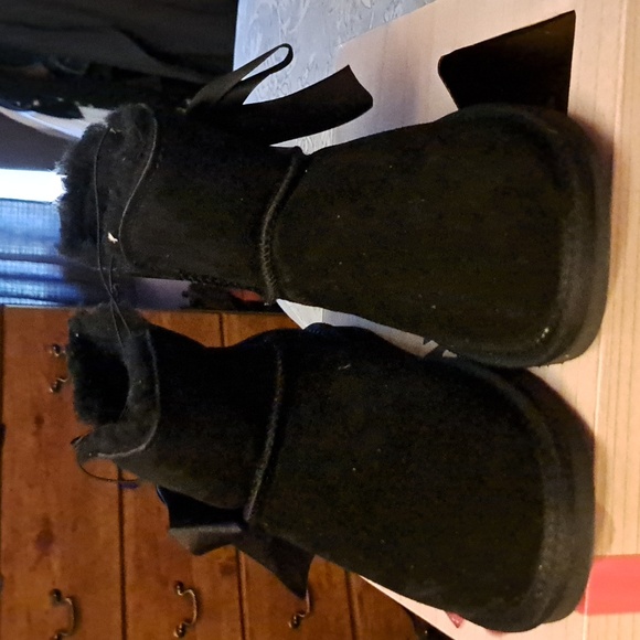 Boots.   Paws by bear paw boots size 5 - Picture 4 of 6